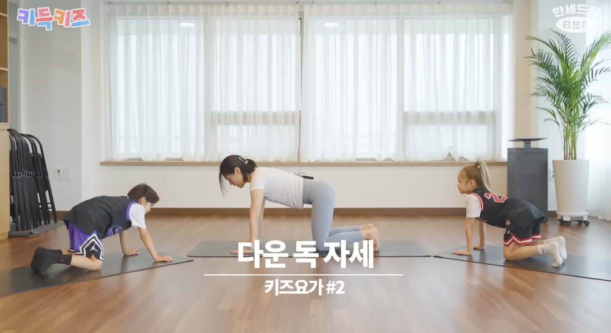 [유튜브예능]우당탕탕! 키즈모델의 요가 도전기!⚡ 이미지