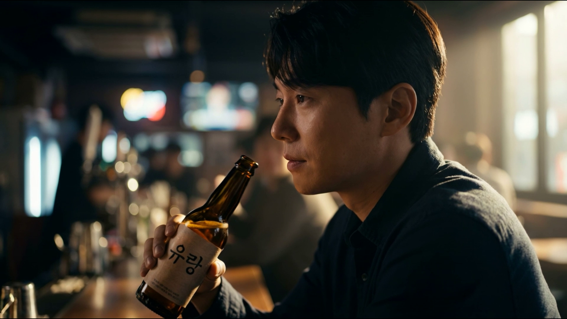 맥주 광고 스타일 AI 영상 이미지